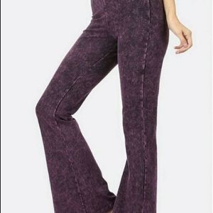 Zenana signature fold over mineral washed bellbottom yoga size small purple